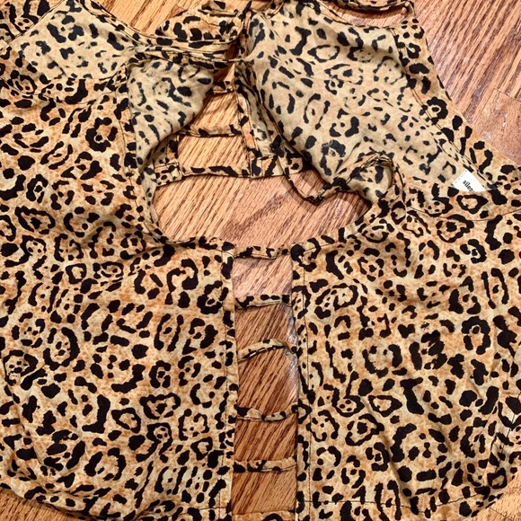 3/$20 💚 UO Silence + Noise cheetah print crop top - Picture 5 of 5
